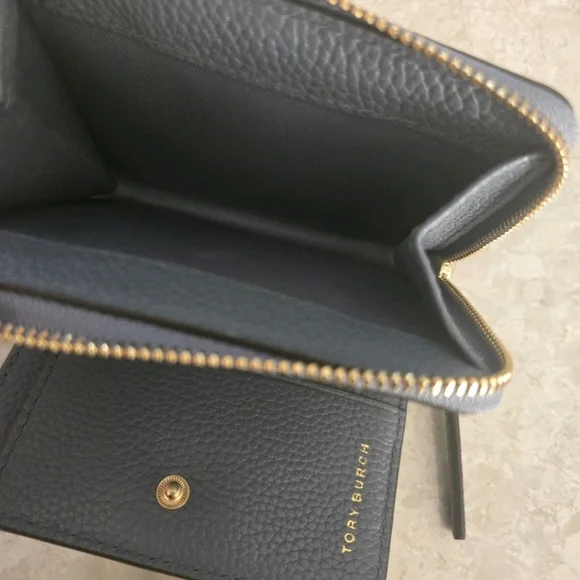 LIKE NEW Tory Burch MCGRAW BIFOLD Wallet - Picture 6 of 9